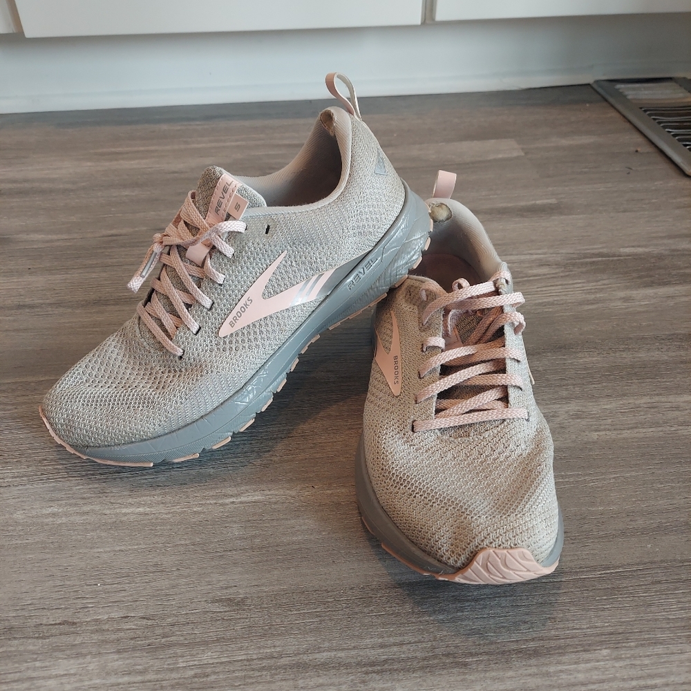 Brooks Womens Revel 5 1203611B039  grey pink Running Shoes Sneakers Size 9.5 B